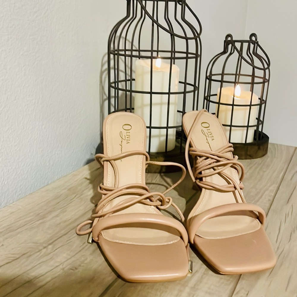 Nude Lace Up Olivia Ferguson - Picture 2 of 4